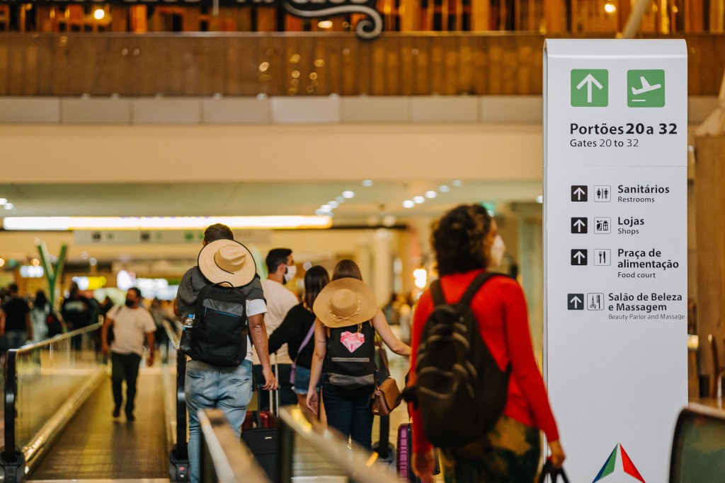 Exigência de vacina e quarentena para não vacinados são adiadas para o dia 18 1 terminal aeroporto passageiro brasília inframerica divulgação
