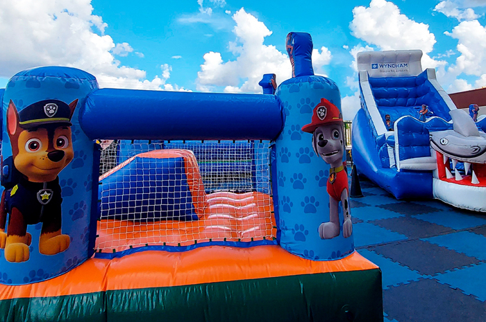 Apostando na diversão da família, o Resort terá três brinquedos infláveis gigantes.