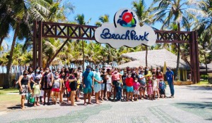 Beach Park promove ação social com 900 crianças em Aquiraz (CE)