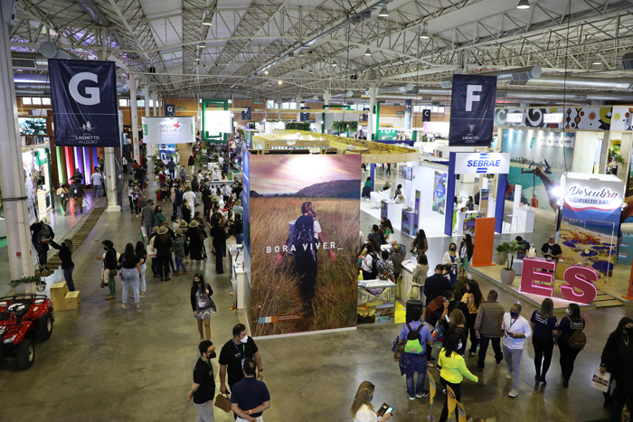 Festuris recebe mais de 8 mil agentes e terá destino anfitrião a partir de 2022 1 Corredores movimentados no Festuris 2021