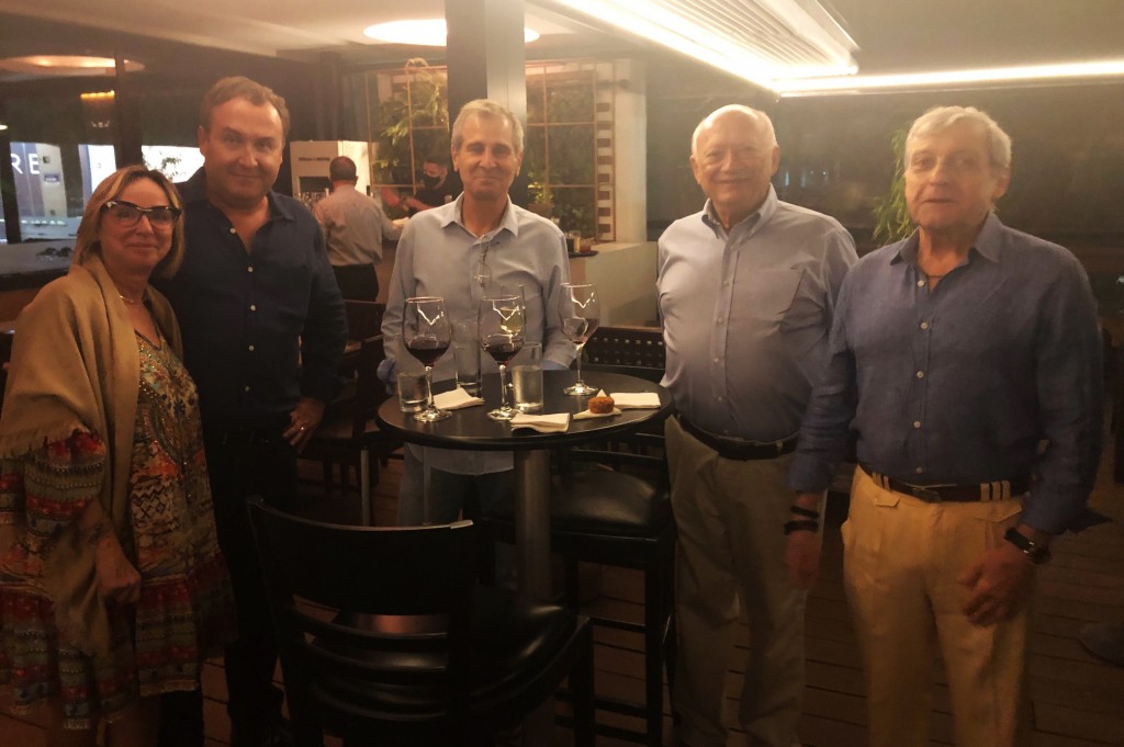 Abav-RJ empossa diretoria reeleita para o biênio 2021/2023 2 Cristina Grahn, Nuno Verissímo, Claudio Del Bianco, Francisco Havas e Salvador Saladino.