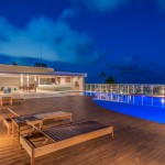 Piscina ao cair da noite Piscina ao cair da noite