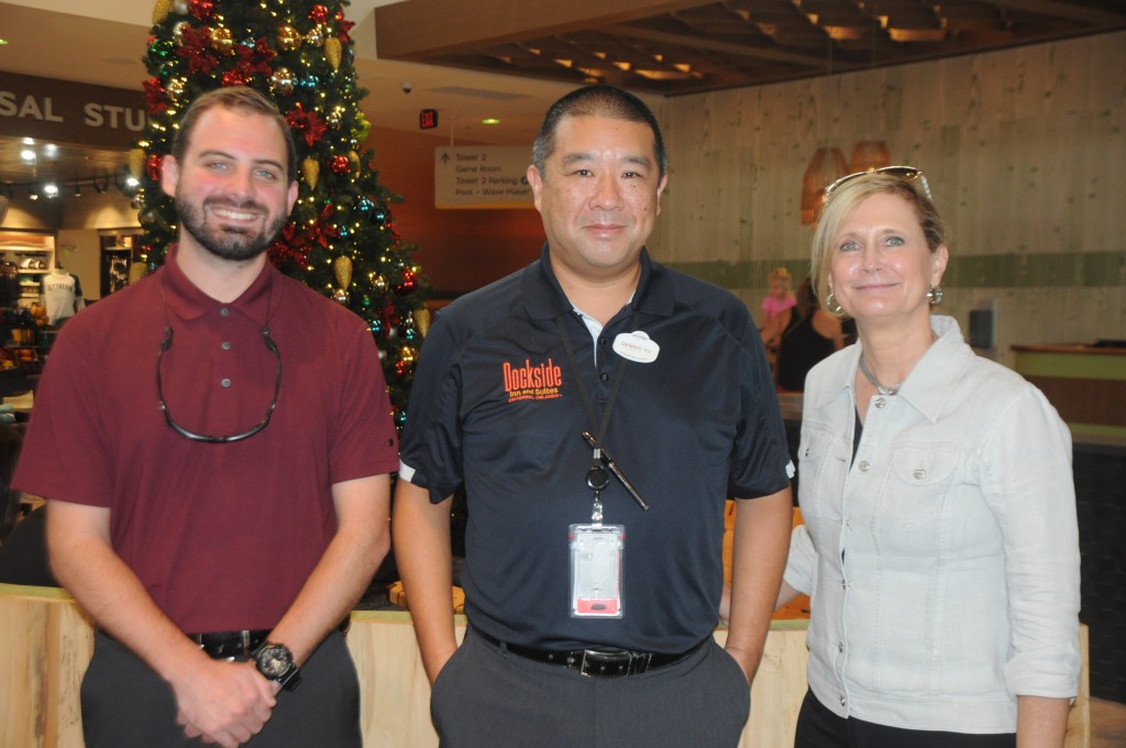 Dillion Dugan, social media manager at Loews Hotel Universal Orlando, Dennis Yu, Front Office Manager do Dockside Inn, e Jennifer Hodges, diretora de RP do Loews Hotels do Universal Orlando