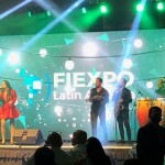 Show durante o Jantar de Gala, que contou com bufê de frutos do mar Show durante o Jantar de Gala, que contou com bufê de frutos do mar
