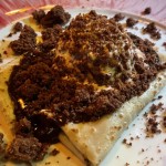 Crepe de sorvete trufado com nuts crocantes, brownie e calda de nutella.