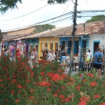 Movimento intenso de turistas e visitantes no Centro de Arraial d'Ajuda