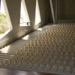 Máximo aproveitamento da luz natural e ventilação na plateia coberta do Teatro L'Occitane