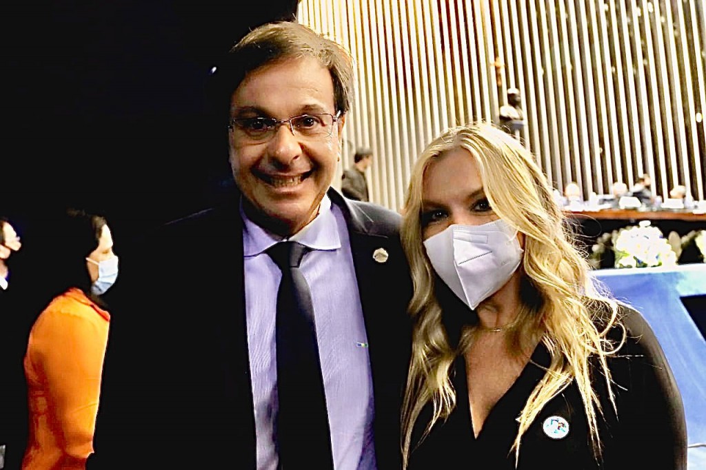 ABIH Nacional celebra 85 anos com sessão solene em Brasília 4 Secretária de Turismo do DF, Vanessa Mendonça, Ministro Gilson Machado Foto Setur-DF