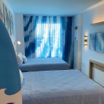 Surfside Inn tem decoração predominantemente azul