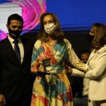 Tereza Bandeira, da ABIH Alagoas, foi homegeada com o troféu "Amigos do Festival"