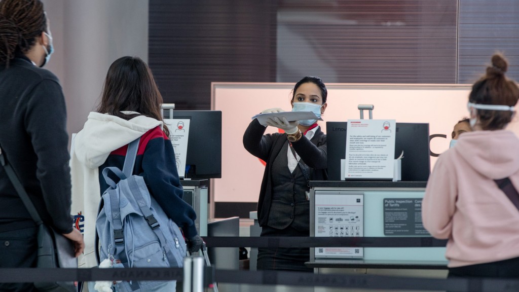 aeroporto covidNo total, 46 destinos (21% de todos os destinos no mundo) seguem com suas fronteiras totalmente fechadas aos turist