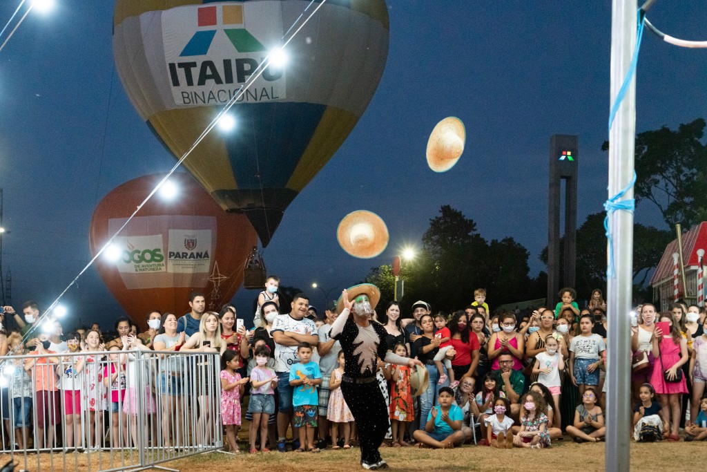 Natal de Águas e Luzes inicia programação no Gramadão de Foz de Iguaçu 2 61ac326922f1520211204SC02289
