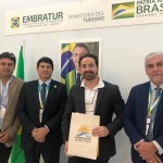 Cristiano Ribeiro e Gustavo Monteiro, do Consórcio do Litoral Norte de SP, com Carlos Brito e Silvio Nascimento, da Embratur