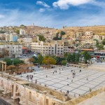 Segundo historiadores, o grande pátio em frente ao Teatro Romano abrigava um mercado na época que a cidade estava sob domínio de Roma. Foto: Ana Azevedo