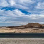 Ao longo do percurso é visível a mudança nas tonalidade da areia do deserto. Foto: Ana Azevedo
