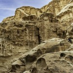 Em little Petra há hoteis dos tempos dos Nabateus esculpidos na rocha