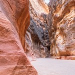 Ao andar pelos cânios de Petra é possível observar as nuances de cores da cidade