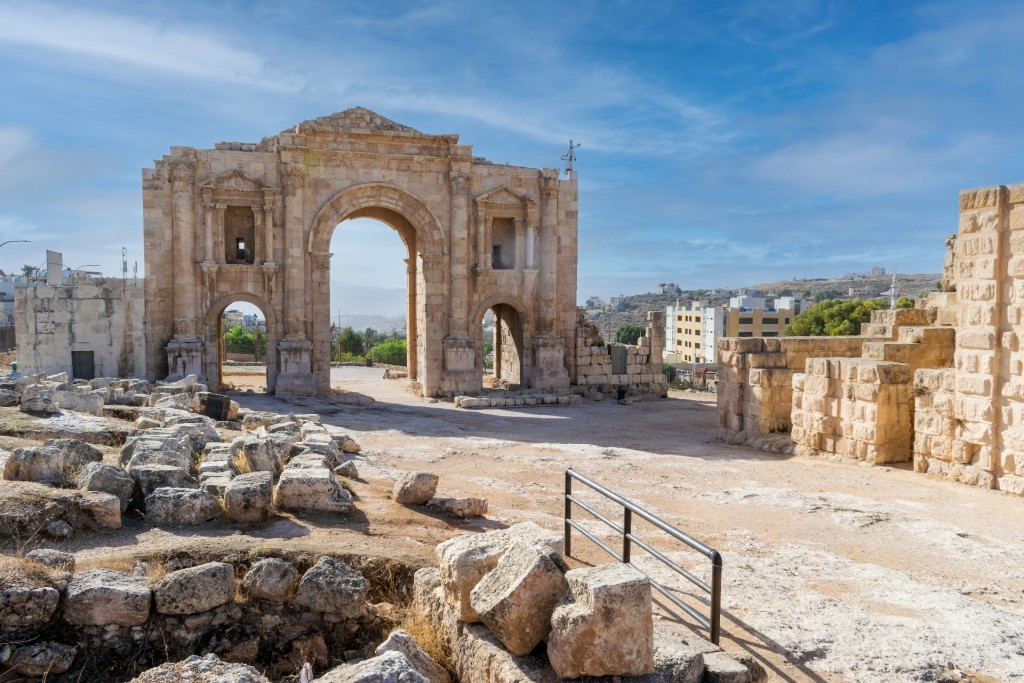 O  Arco de Adriano é uma construção romana de 11 metros de altura que serve como portão para uma das entradas de Jerash. Foto: Ana Azevedo