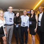 Cercado pela equipe e amigos, a Befly comemora sua recepção no mercado e os planos para o próximo ano