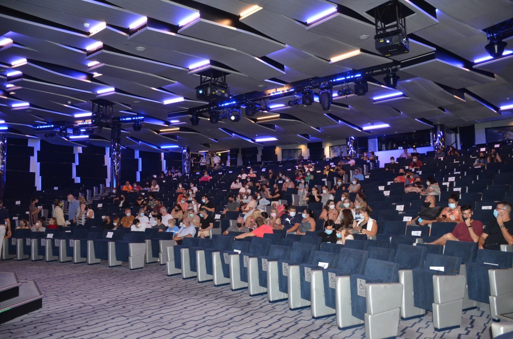 MSC Seaside recebe 250 agentes em sua viagem inaugural no Brasil; fotos A MSC realizou uma cerimônia de abertura para os agentes no teatro do navio.