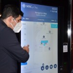 O navio é um dos mais modernos da frota e é possível conseguir informações e fazer reservas através dos totens espalhados pelos andares O navio é um dos mais modernos da frota e é possível conseguir informações e fazer reservas através dos totens espalhados pelos andares