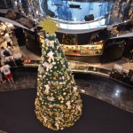 Árvore de Natal localizada no Deck 5 Árvore de Natal localizada no Deck 5