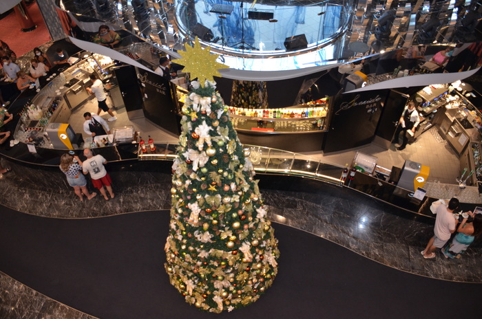 Árvore de Natal localizada no Deck 5