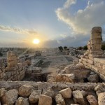 Pôr do sol no sítio arqueológico da Cidadela de Amã