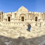 Imagem panorâmica do teatro romano em Jerash. Foto: Ana Azevedo
