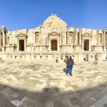 Imagem panorâmica do teatro romano em Jerash. Foto: Ana Azevedo