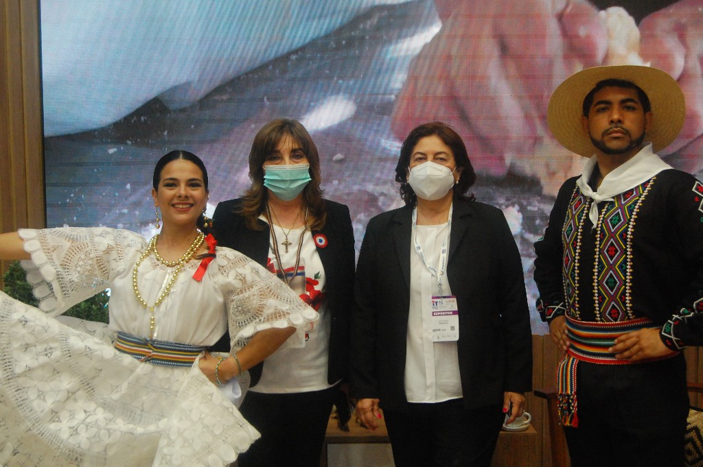 Brasil desbanca Argentina e vira principal emissor de turistas do Paraguai 1 Juani Quevedo, diretora de Marketing, e Doris Penoni, diretora de Produtos do Paraguai
