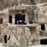 Little Petra é um sítio nabateu ao Norte de Petra com construções esculpidas nas paredes dos canyons de arenito
