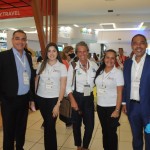 Mari Masgrau, do M&E, com Breno Mesquita, Sueyna Cardoso, Paula Floriano e Claudio Junior, do Brazil Travel Market