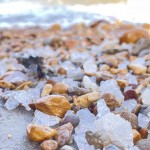 Na beira do mar as pedra de sal têm tamanho avantajado.  Foto: Ana Azevedo