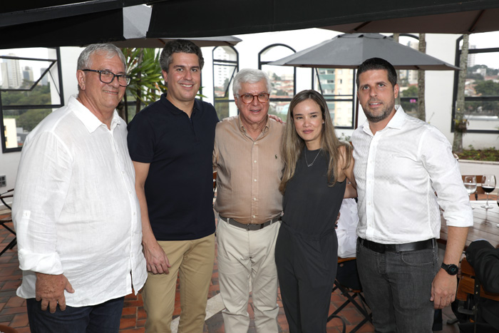 Ancoradouro reúne clientes e parceiros em almoço de confraternização; fotos 1 Roberto Garbin Juarez Cintra Neto e Juarez Cintra Filho Daniela Donatoni e Daniel Castanho Ancoradouro reúne clientes e parceiros em almoço de confraternização; fotos