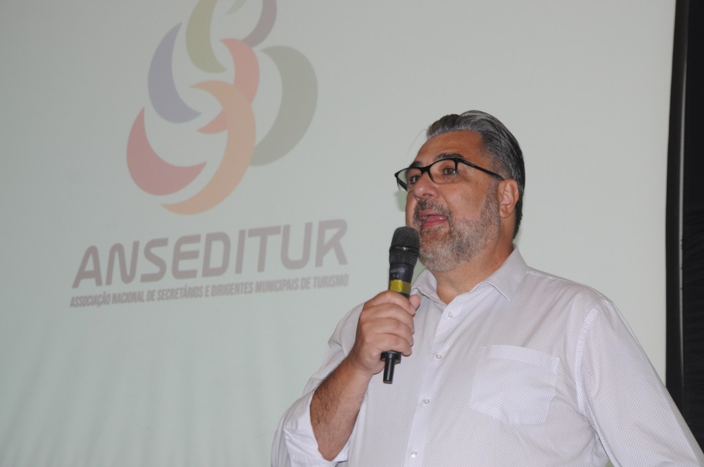 3° Fórum do Anseditur recebe dirigentes e secretários de Turismo em Foz; fotos 2 Roberto Nedelciu, presidente da Braztoa