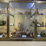 Uma coleção de potes artesanais feitos por civilizações de prévias a Cristo