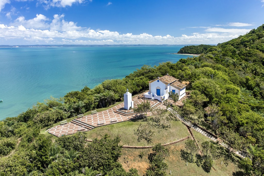 Vista aérea da Igreja de Nossa Senhora de Guadalupe, Ilha dos Frades Foto Rui Rezende