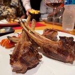 Costeleta de Cordeiro do restaurante de especialidade Butcher's Cut Costeleta de Cordeiro do restaurante de especialidade Butcher's Cut