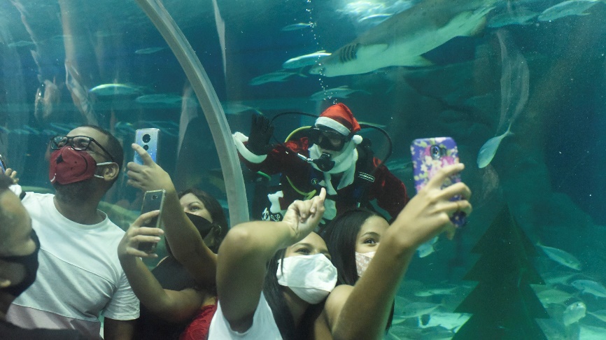 AquaRio mergulha Papai Noel no Grande Tanque Oceânico 1 image001