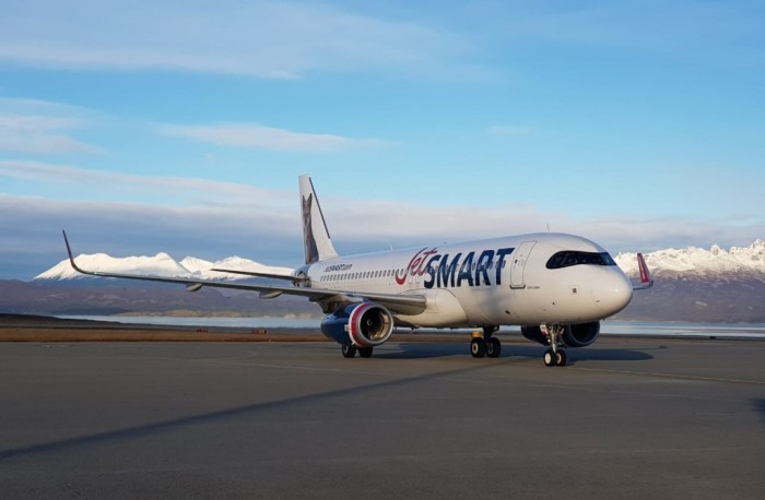 JetSMART lança serviço que permite alterar, transferir ou cancelar passagens 1 A nova política comercial será aplicada tanto para voo domésticos como internacionais para o Chile e permite aos clientes fazer a autogestão sem necessidade do call center.