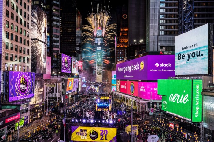 EUA devem receber 77,7 milhões de turistas em 2024 e superar meta de 90 milhões em 2026 1 nova york reveillon e1662404231361 EUA devem receber 77,7 milhões de turistas em 2024 e superar meta de 90 milhões em 2026