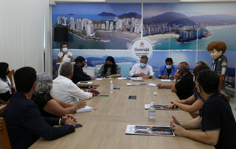 Assinatura do termo de parceria para realização do 5° Conexidades no Guarujá - (Foto: Hygor Abreu/divulgação)