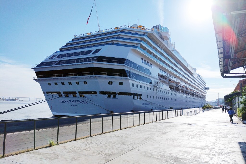 Costa Fascinosa porto rio navio no Pier Mauá 2022