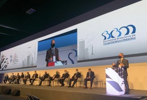 Visite São Paulo e SPCVB seguem confiantes na retomada de eventos em 2022 2 Diretoria de Eventos do SPCVB com os presidentes do CBCBM, Dr. Fabio Viegas e Dr. Marcos Leão Vilas Boas.