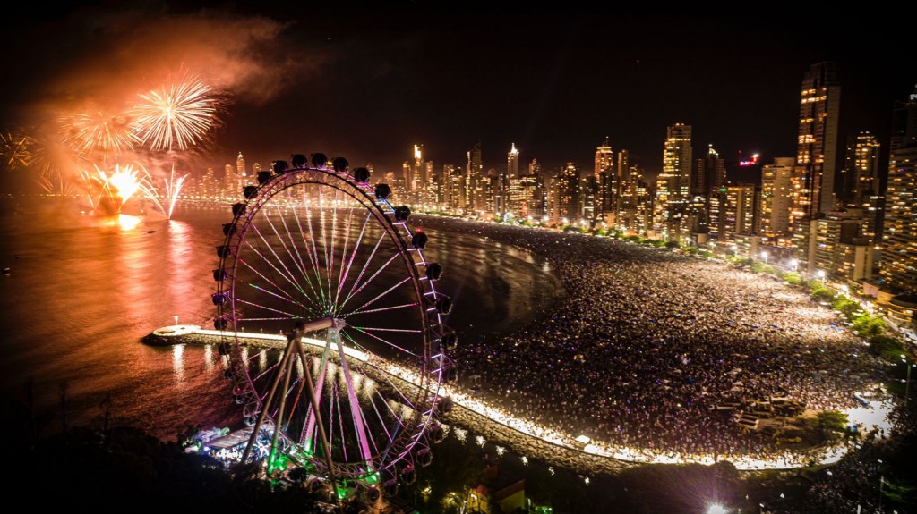 Balneário Camboriú celebra primeiro Réveillon com orla alargada 2 Hildo Junior FG Big Wheel 2022