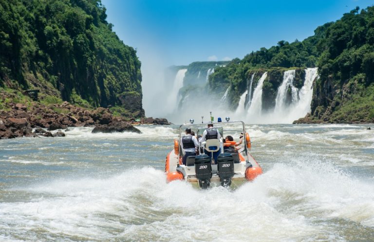 Passeios de barcos seguem sendo realizados nas Cataratas do Iguaçu 1 Passeio Macuco Safari
