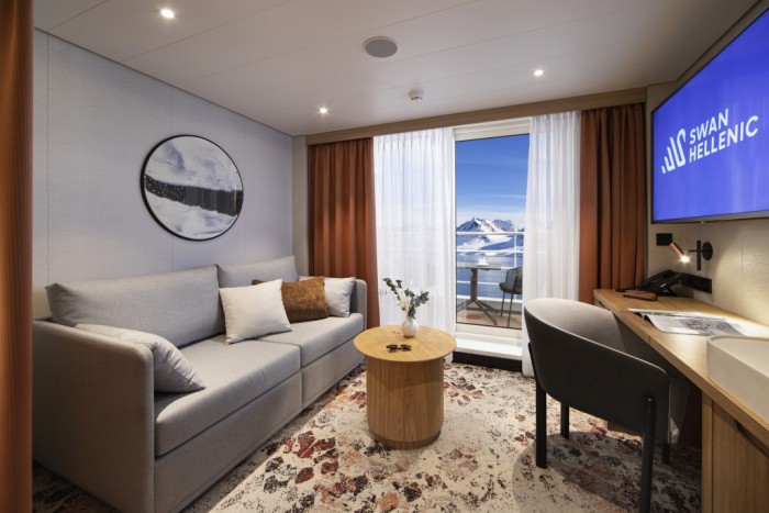 Swan Hellenic lança promoção para as últimas expedições à Antártica em 2022 1 SH Balcony lounge