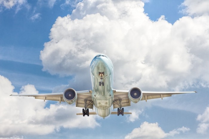 Procon-SP orienta passageiros sobre realocação de voos em Congonhas 1 O Procon-SP colocou equipes no Aeroporto de Congonhas (SP) para orientar os consumidores sobre o direito ao reembolso e reagendamento de passagens