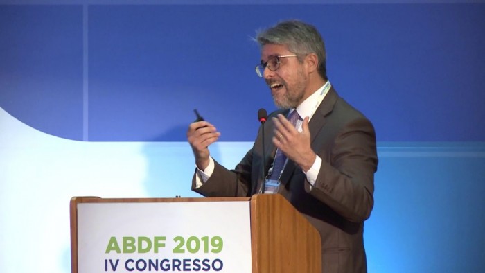 IRRF: "estamos diante de um problema que não deveria existir”, afirma especialista 1 Sergio André Rocha é mestre e doutor em Direito, com especialização em Direito Tributário e tem uma atuação contínua no mercado de Turismo.